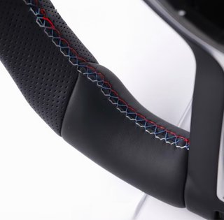 Volante deportivo BMW plateado