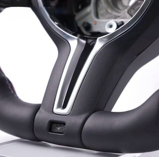 Volante deportivo BMW plateado