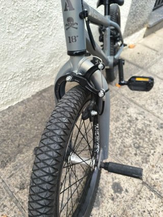 Bicicleta BMX gris