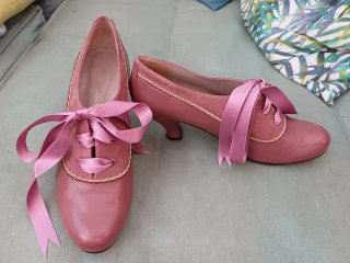 Zapatos fallera rosa.