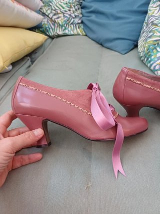 Zapatos fallera rosa.