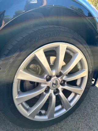 Lexus IS220D. 177 CV