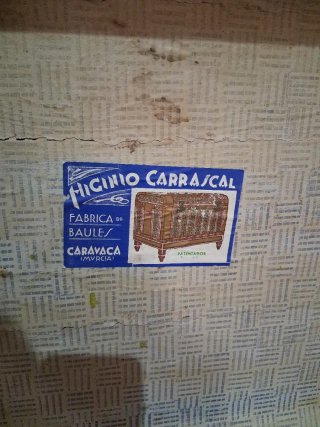 Baúl antiguo madera y metal