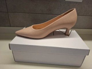 Eleganti scarpe con tacco misura 39 beige