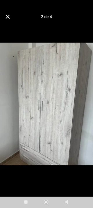 Armario de madera color beige blanco y ártico