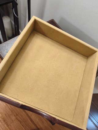 Cajonera de madera forrada de piel