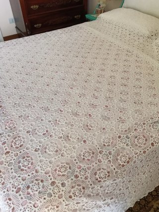 Copriletto uncinetto bianco