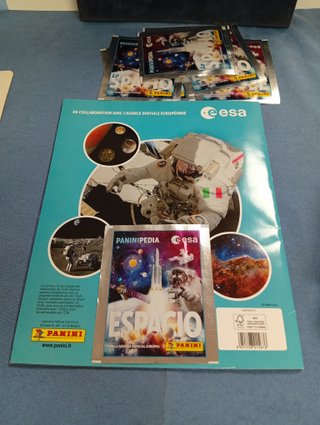50 SOBRES CROMOS + ALBUM ESPACIO PANINI ASTRONAUTA