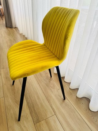 Juego de 4 sillas de comedor mostaza