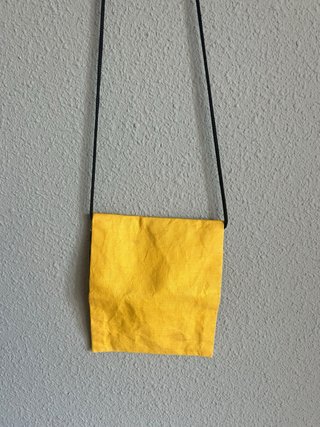 Bolso étnico mostaza con bordado