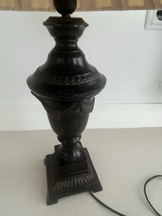 Elegante lámpara de mesa de BECARA