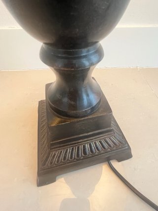 Elegante lámpara de mesa de BECARA