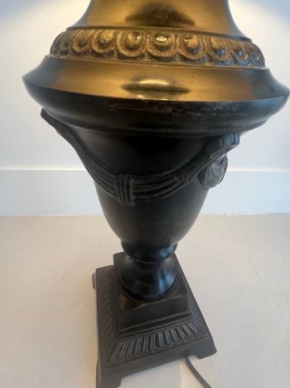 Elegante lámpara de mesa de BECARA