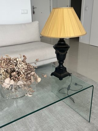 Elegante lámpara de mesa de BECARA
