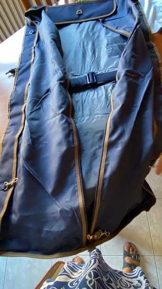 Porta abito da viaggio blu e oro