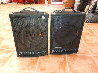 2 Altavoces Behringer F1220D 250w Autoamplificados