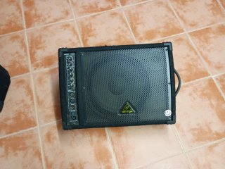 2 Altavoces Behringer F1220D 250w Autoamplificados