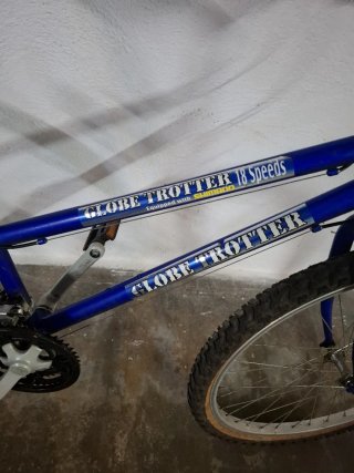 Bicicleta de montaña azul