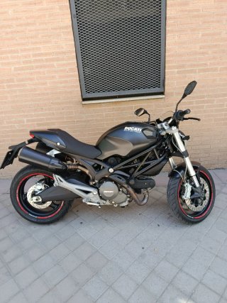 Ducati Monster 696 Negra