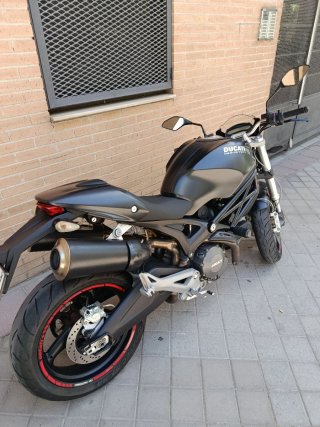 Ducati Monster 696 Negra