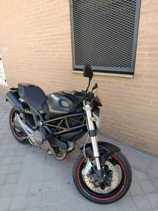 Ducati Monster 696 Negra