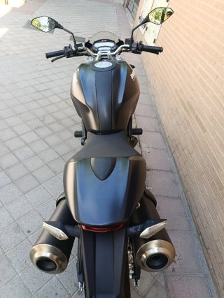 Ducati Monster 696 Negra