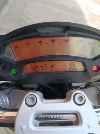 Ducati Monster 696 Negra
