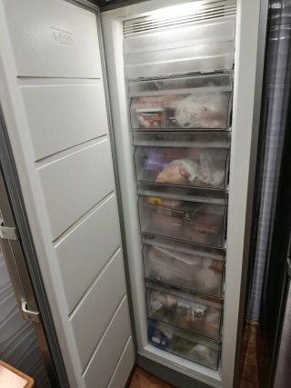 Congelador Electrolux vertical con 7 cajones