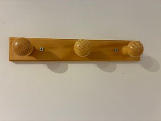 3 Percheros de Madera Redondos