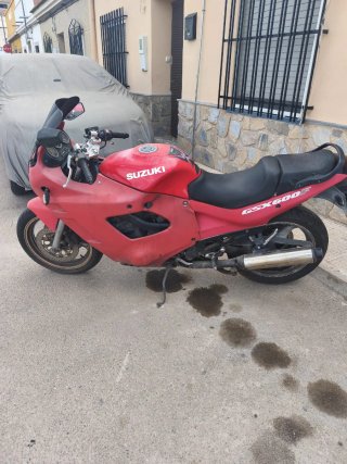 Suzuki GSX 600 F Roja