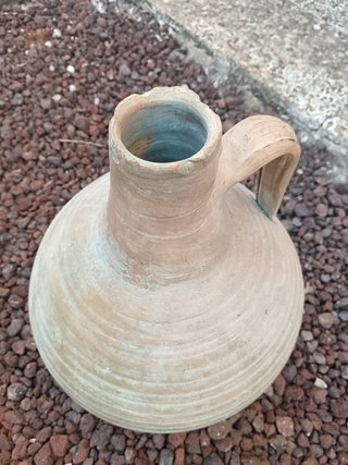 Cántaro antiguo de barro