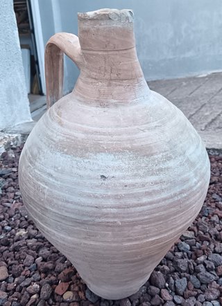Cántaro antiguo de barro