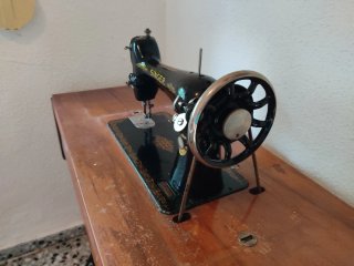 Máquina de coser Singer antigua