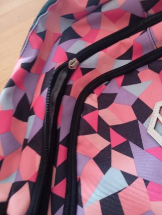 Mochila escolar geométrica
