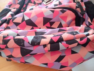 Mochila escolar geométrica