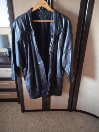 Chaquetón de piel negro
