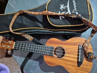 Ukelele Donner con funda y correa