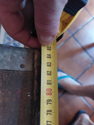 Baúl antiguo de madera y metal