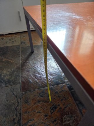 Tavolino da salotto / Tavolo quadrato in legno