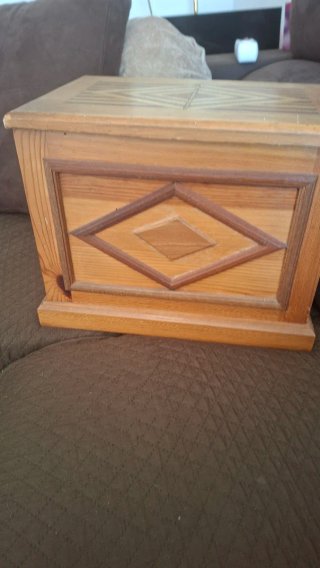 Arca de madera hecha a mano