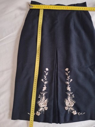 Falda negra bordada floral Talla S