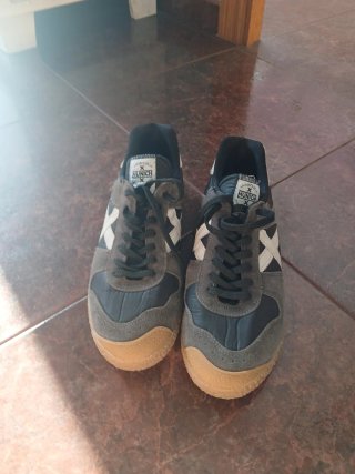 Zapatillas Munich grises y blancas