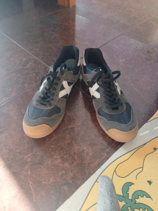 Zapatillas Munich grises y blancas