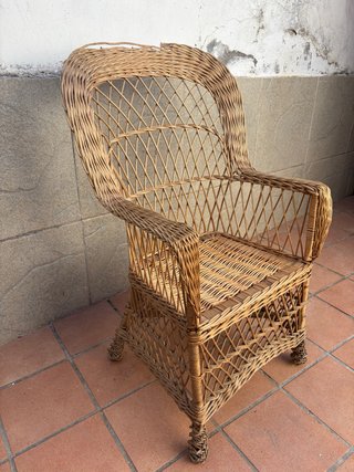 Sillón de mimbre artesanal