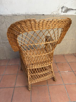 Sillón de mimbre artesanal
