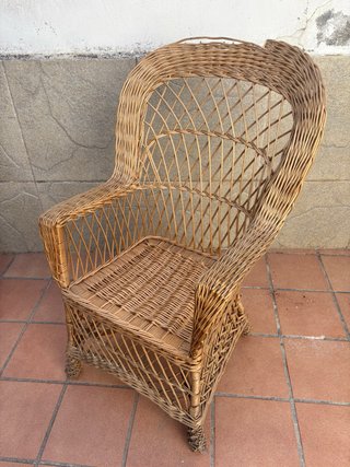 Sillón de mimbre artesanal