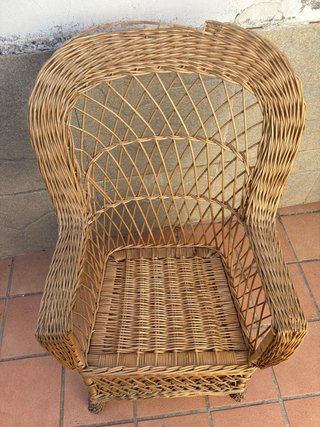 Sillón de mimbre artesanal