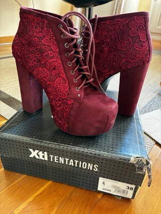 Botines de tacón con encaje