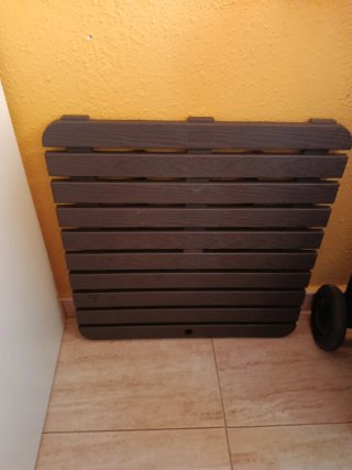 Alfombra de plástico marrón
