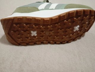Zapatillas verdes y blancas